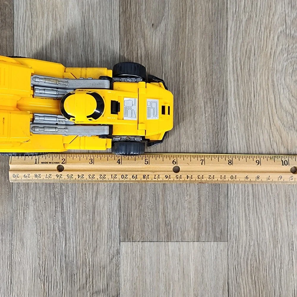 Vintage 1980s Bandai Transforming Robot Yellow Race Car #4 Action Figure 6